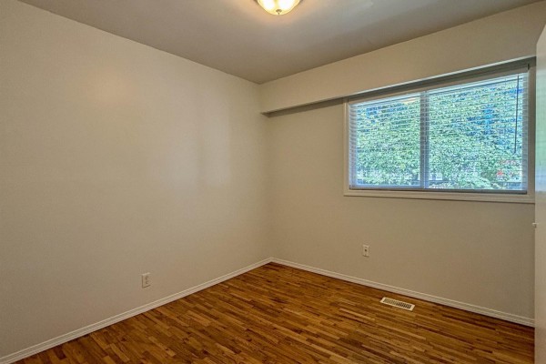 13065 103a Avenue, Surrey, BC V3T1S4 Photo 4