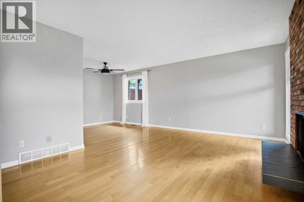 4pc Bathroom - 1307 56 Avenue Nw, Calgary, AB T2K5M2 Photo 5