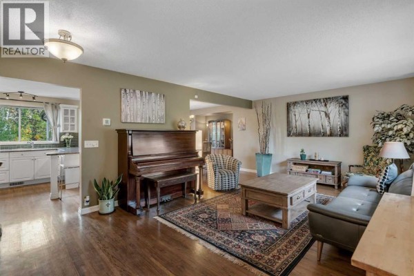 Primary Bedroom - 1308 Norfolk Drive Nw, Calgary, AB T2K5P6 Photo 4