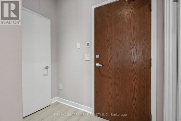 Living room - 1309 - 365 Prince Of Wales Drive, Mississauga, ON L5B0G6 Photo 3