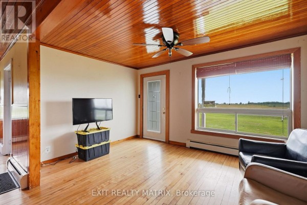 Sunroom - 1309 Conc 1 Road, Alfred And Plantagenet, ON K0B1J0 Photo 5