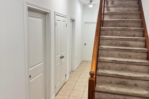 Eating area - 1309 Danforth Road, Toronto, ON M1J0B1 Photo 4