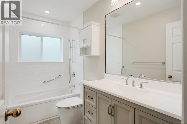 Bedroom - 1309 Layritz Pl, Saanich, BC V8Z7C4 Photo 4