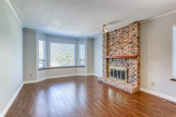13095 65a Avenue, Surrey, BC V3W8P7 Photo 2