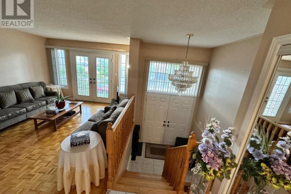 131 Colombo Crescent, Vaughan, ON L6A2T9 Photo 2