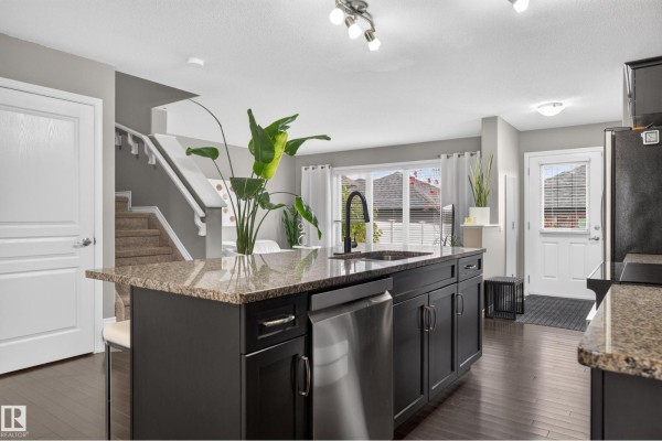 Kitchen - 131 Cy Becker Bv Nw, Edmonton, AB T5W0X8 Photo 3