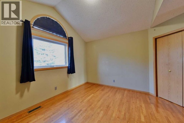 131 Hawkstone Drive Nw, Calgary, AB, photo 3