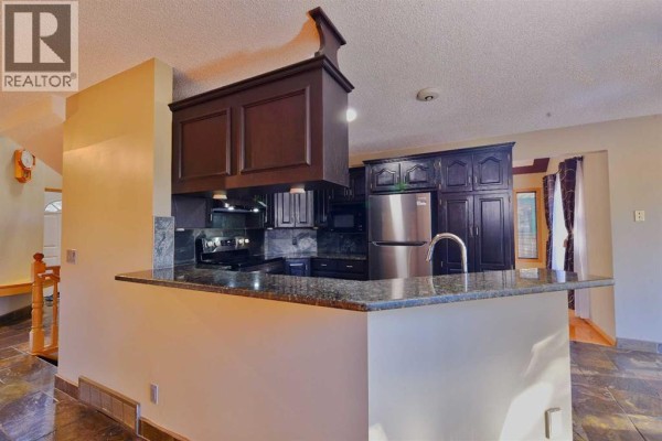 Primary Bedroom - 131 Hawkstone Drive Nw, Calgary, AB T3G3N4 Photo 5