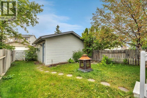 2pc Bathroom - 131 Hidden Way Nw, Calgary, AB T3A5S7 Photo 4