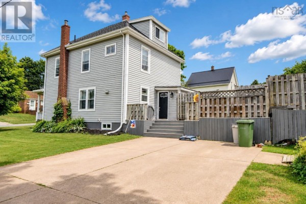 Mud room - 131 Maple Avenue, New Glasgow, NS B2H2B7 Photo 4