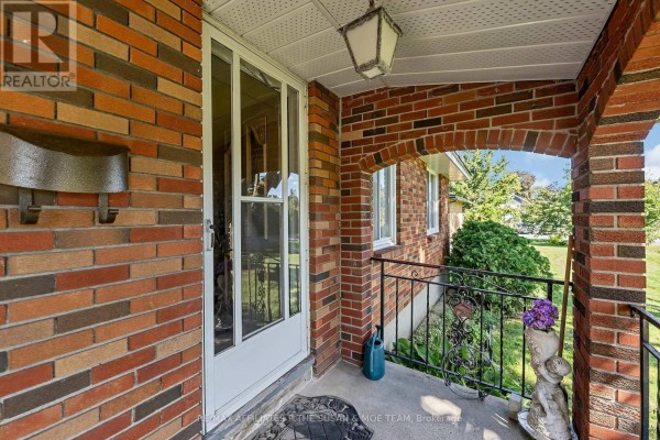 131 Oakridge Boulevard, Ottawa, ON K2G2V1 Photo 4