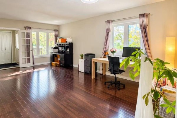 Living room - 131 Redondo Drive, Vaughan, ON L4J7S5 Photo 4