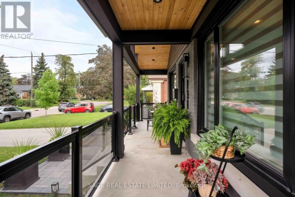 Dining room - 131 Silverhill Drive, Toronto, ON M9B3W6 Photo 5