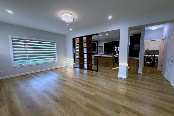 Eat in kitchen - 131 Southview Crescent, Winnipeg, MB R3Y0E9 Photo 2