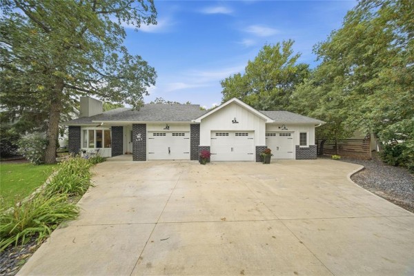 Family room - 131 Stanway Avenue N, Mitchell, MB R5G1H5 Photo 3