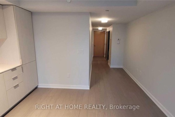 Kitchen - 1310 - 11 Wellesley Street W, Toronto, ON M4Y1E8 Photo 3