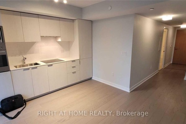 1310 - 11 Wellesley Street W, Toronto, ON M4Y1E8 Photo 4