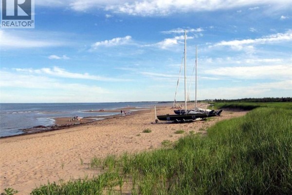 Gentle waves on the shore with a sandy beach under a clear sky - 1310 Route 505, Sainte Anne De Kent