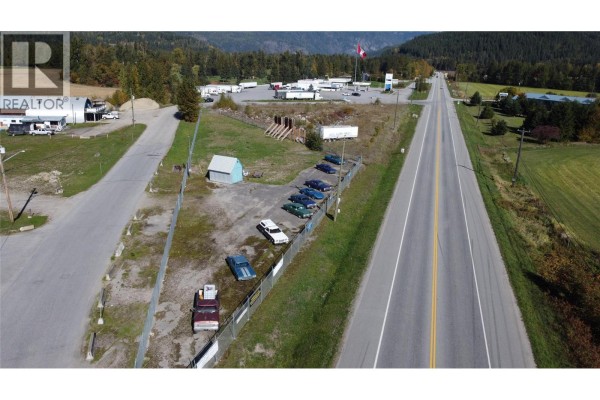 1310 Trans Canada Highway, Sicamous, BC V0E2V0 Photo 4
