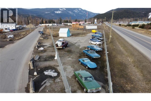 1310 Trans Canada Highway, Sicamous, BC V0E2V0 Photo 5