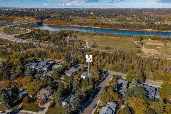 Kitchen - 13103 Grand View Dr Nw, Edmonton, AB T6H4K7 Photo 3