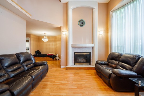 13107 74 Avenue, Surrey, BC V3W1C3 Photo 4