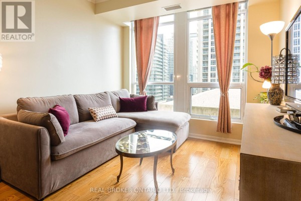 Dining room - 1311 - 628 Fleet Street, Toronto, ON M5V1A8 Photo 2