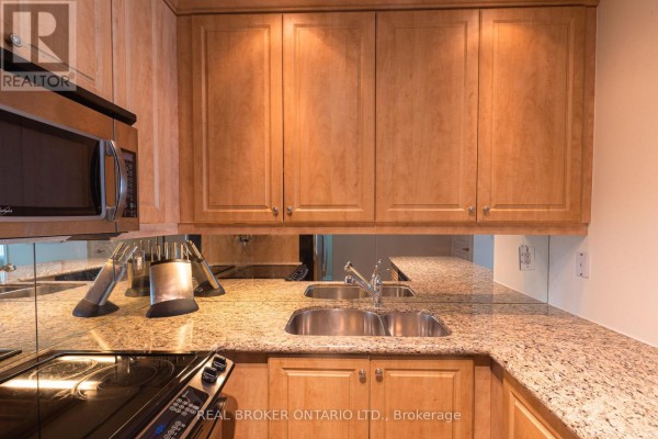 Foyer - 1311 - 628 Fleet Street, Toronto, ON M5V1A8 Photo 5