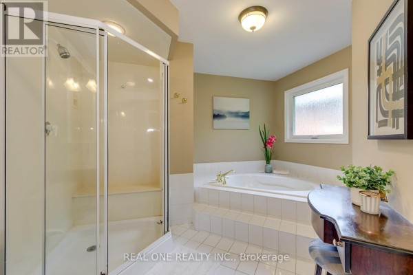 1311 Blackburn Drive, Oakville, ON, photo 2
