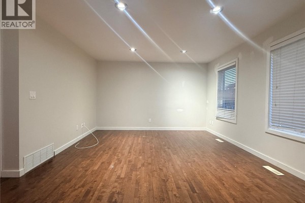 2pc Bathroom - 1311 Denham Crescent, Saskatoon, SK S7R0B2 Photo 4