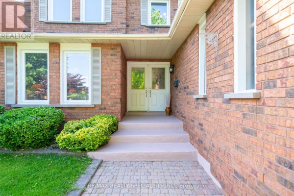 Office - 1311 Greenridge Circle, Oakville, ON L6M2J8 Photo 2