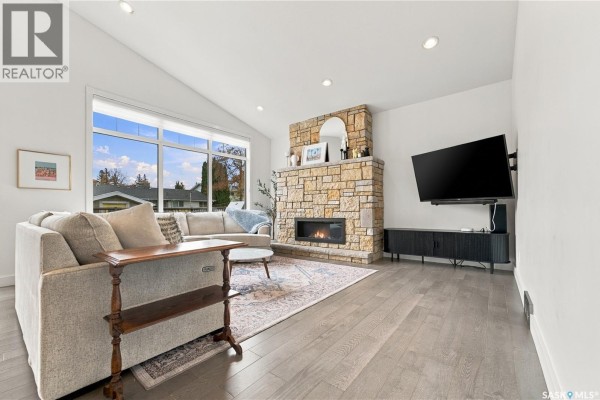 Living room - 1311 Jackson Avenue, Saskatoon, SK S7H2M9 Photo 4