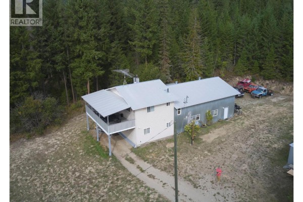 2pc Bathroom - 1311 Mallory Road, Enderby, BC V4Y4H7 Photo 4