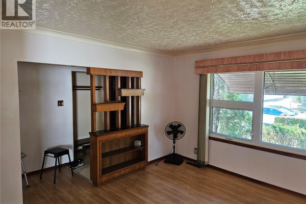 Living room - 1311 Rothwell Street, Regina, SK S4N2B2 Photo 2
