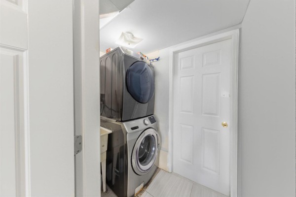 13111 73a Avenue, Surrey, BC V3W2R8 Photo 5