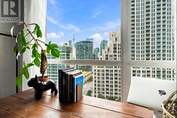 1312 - 215 Fort York Boulevard, Toronto, ON, photo 2