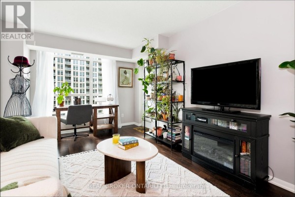 1312 - 215 Fort York Boulevard, Toronto, ON, photo 3