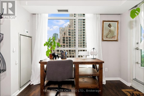 Primary Bedroom - 1312 - 215 Fort York Boulevard, Toronto, ON M5V4A2 Photo 5