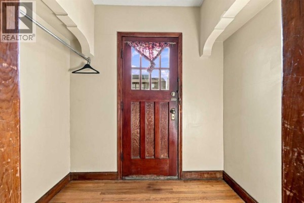 4pc Bathroom - 1312 17 Avenue Nw, Calgary, AB T2M0R1 Photo 2