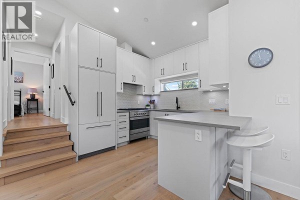 1313 E 20th Avenue, Vancouver, BC V5V1P4 Photo 2
