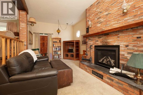 Living room - 1313 Huron Place S, Lethbridge, AB T1K3L1 Photo 3