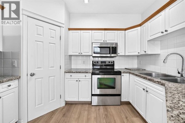 Dining room - 1315, 7451 Springbank Boulevard Sw, Calgary, AB T3H4K5 Photo 5