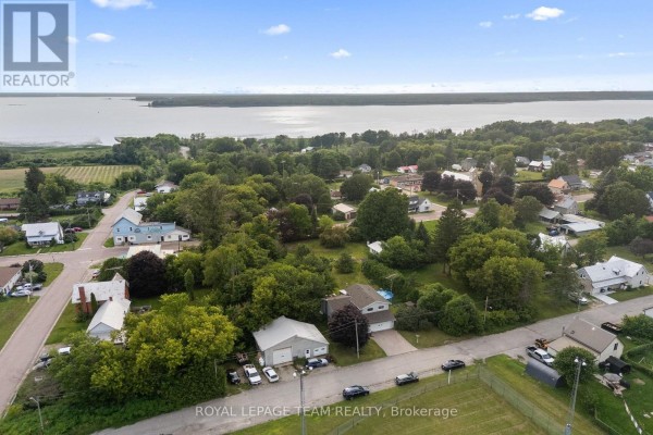1315 Jessie Street, Whitewater Region, ON K0J2L0 Photo 3