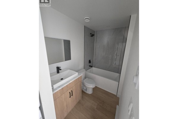 Full bathroom - 1315/1317 Third Street W, Revelstoke, BC V0E2S0 Photo 5