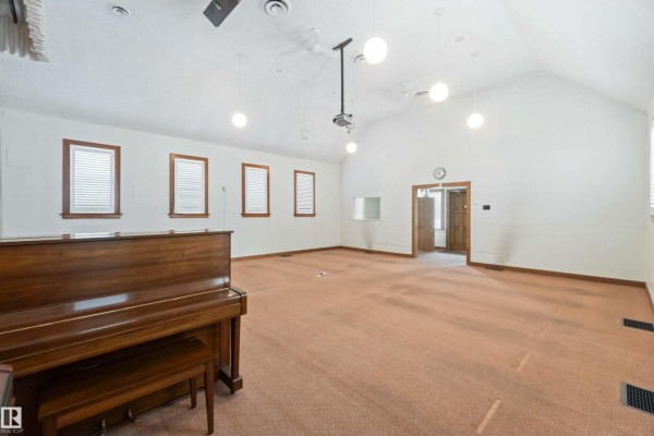 Recreation room - 13156 101 St Nw, Edmonton, AB T5E4E9 Photo 5
