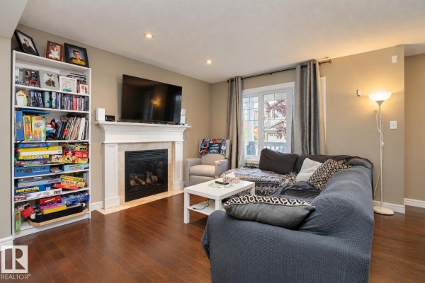 Primary Bedroom - 1316 29 Av Nw, Edmonton, AB T6T0V7 Photo 4