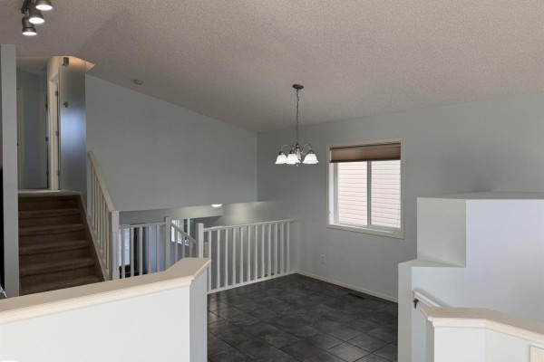Family room - 1316 Grant Wy Nw, Edmonton, AB T5T6M8 Photo 4