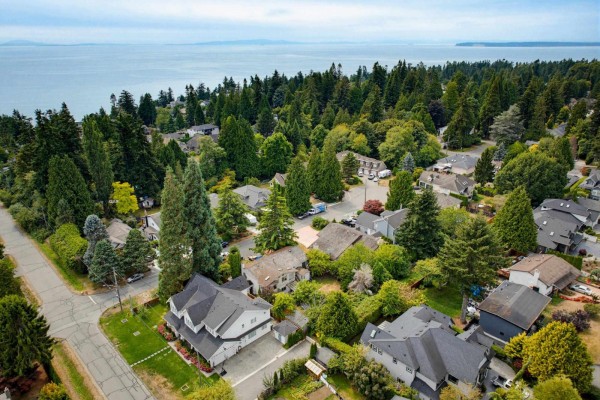 13181 15 Avenue, Surrey, BC V4A1K8 Photo 5