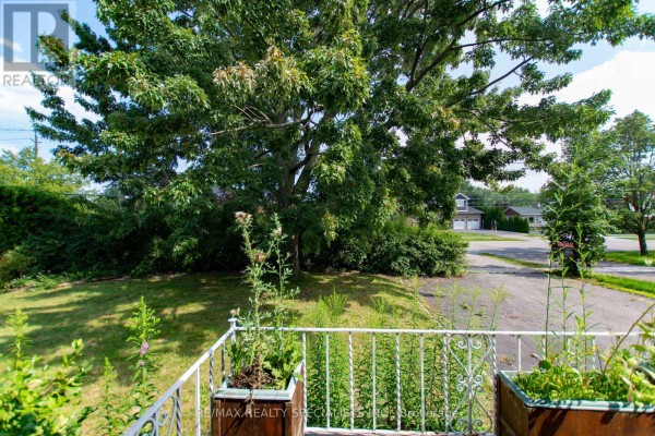 1319 Rebecca Street, Oakville, ON, photo 3
