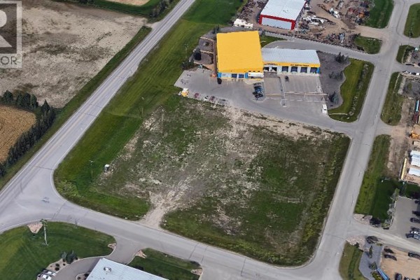 132 & 138 Clearmile Avenue, Rural Red Deer County, AB, photo 3